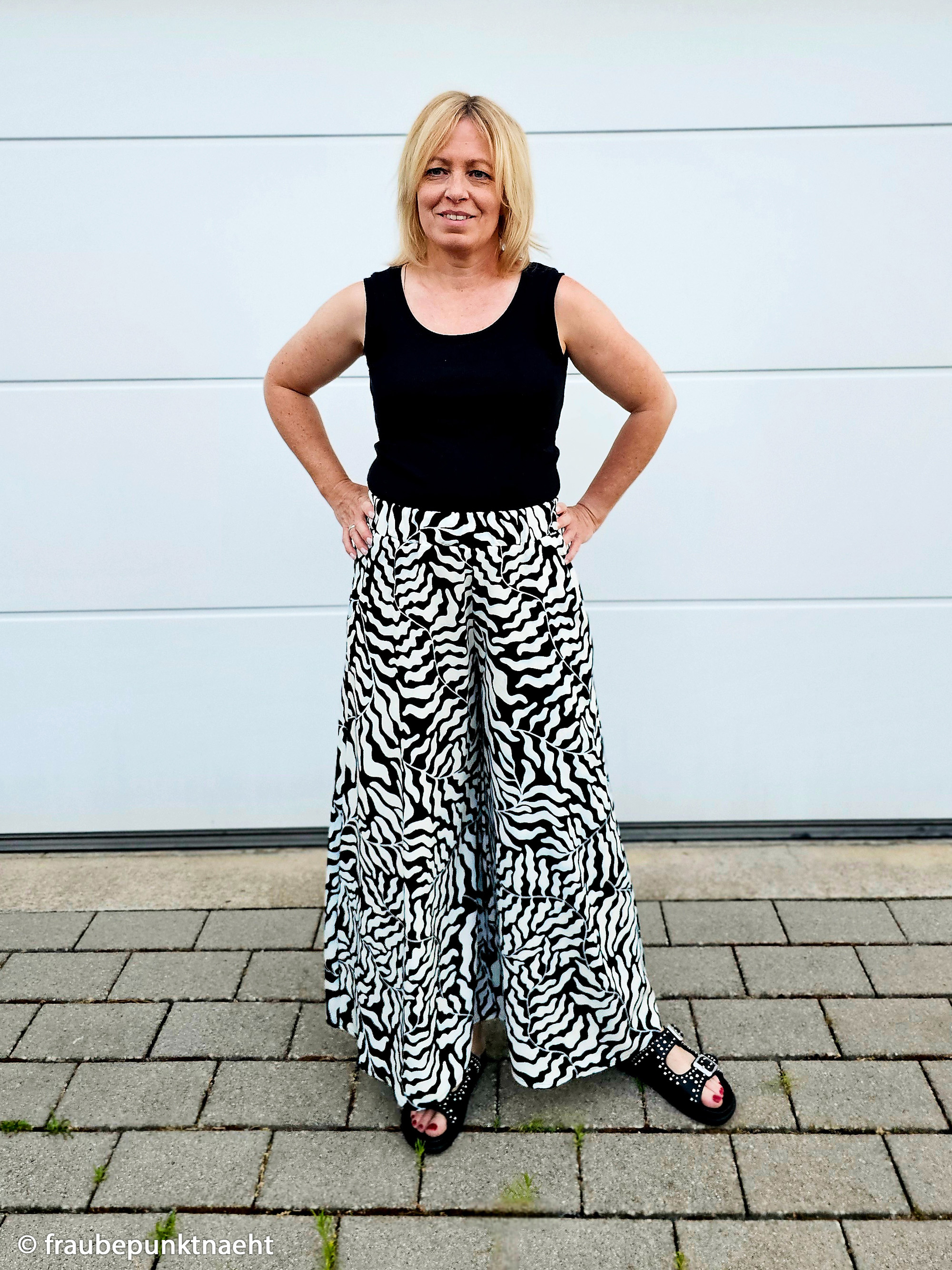 Dancing Algae by Thorsten Berger, Woven Viscose