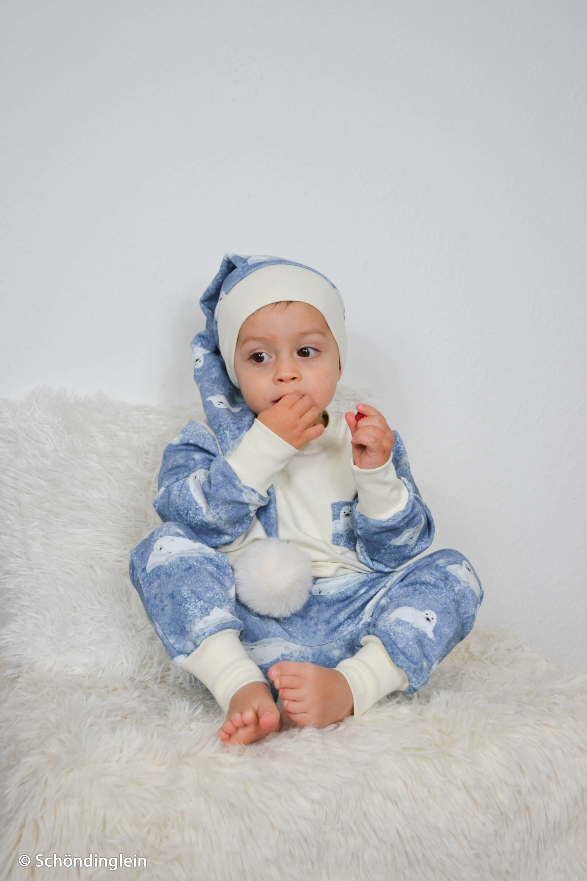 554743 Robben, jeansblau