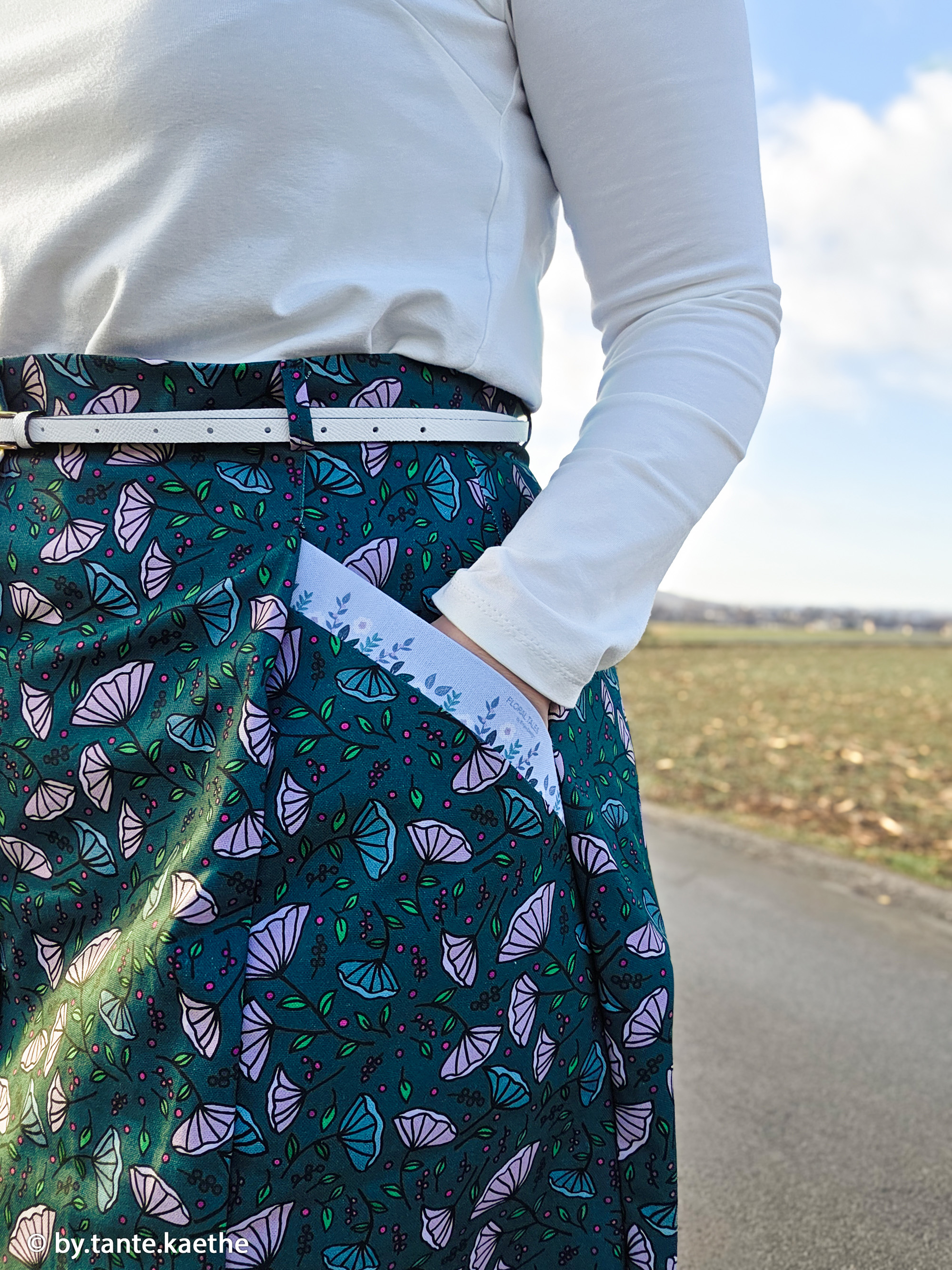 420750 Flowers & berries, teal