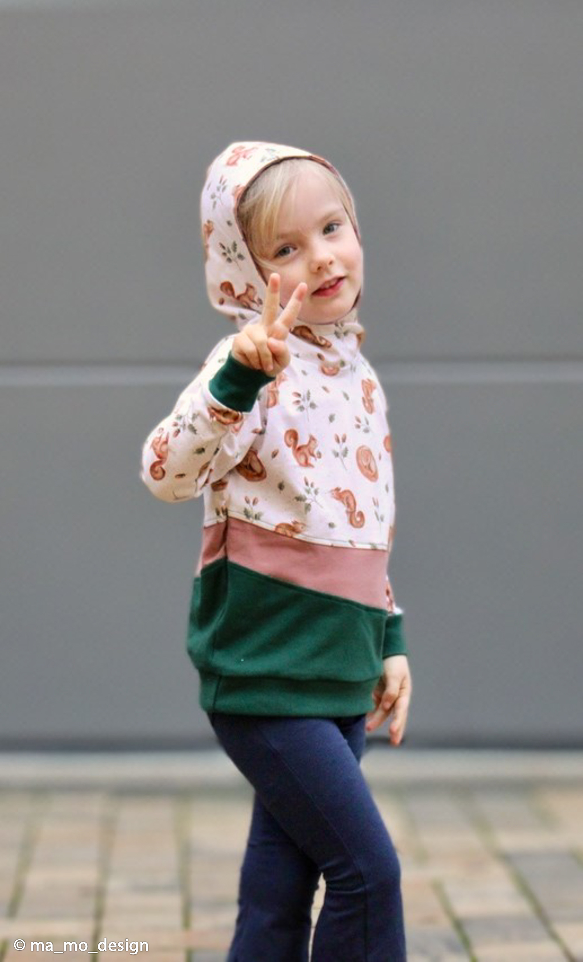 000563 Plain, dark green