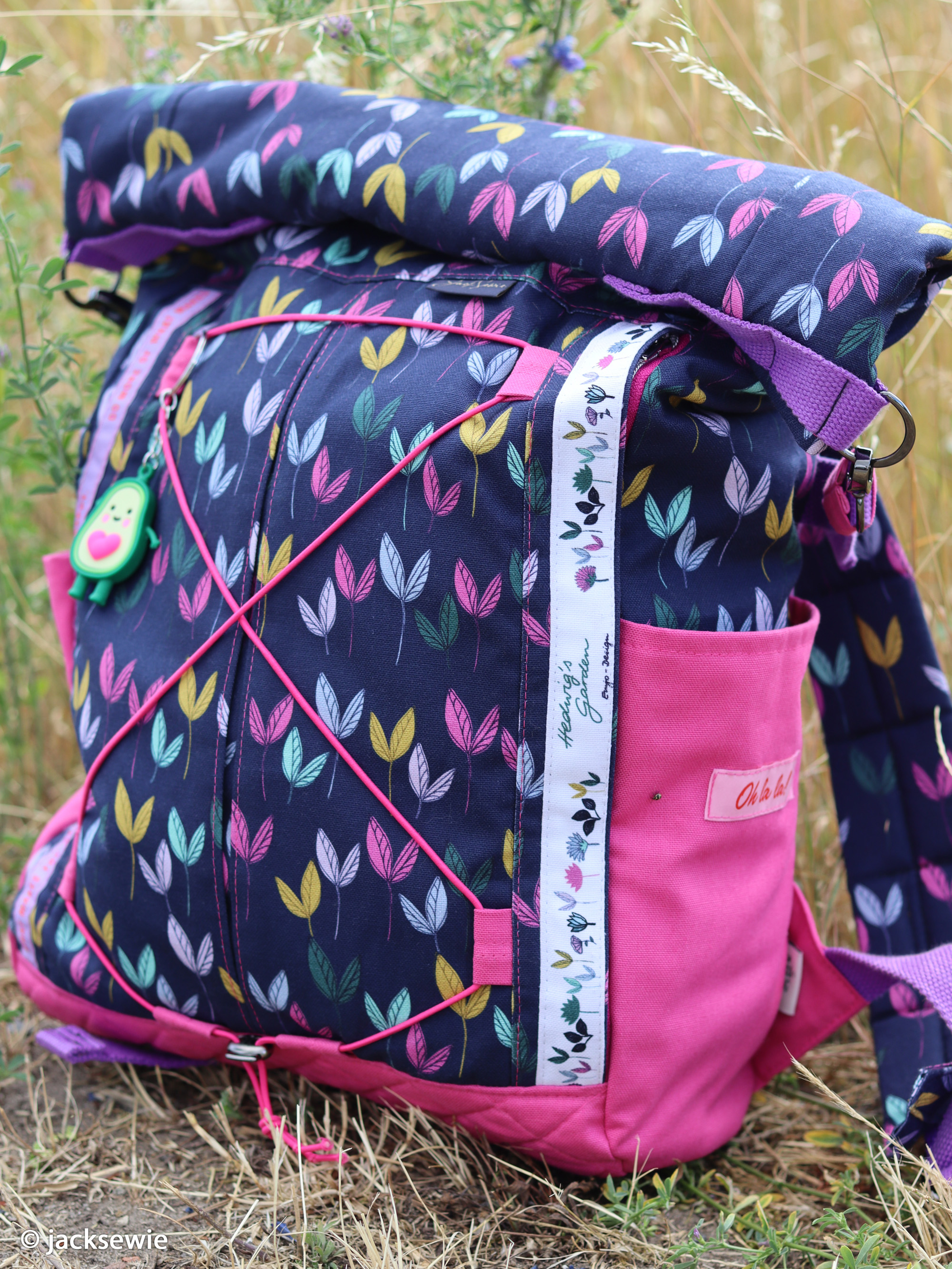 100596 Leaves, dark blue