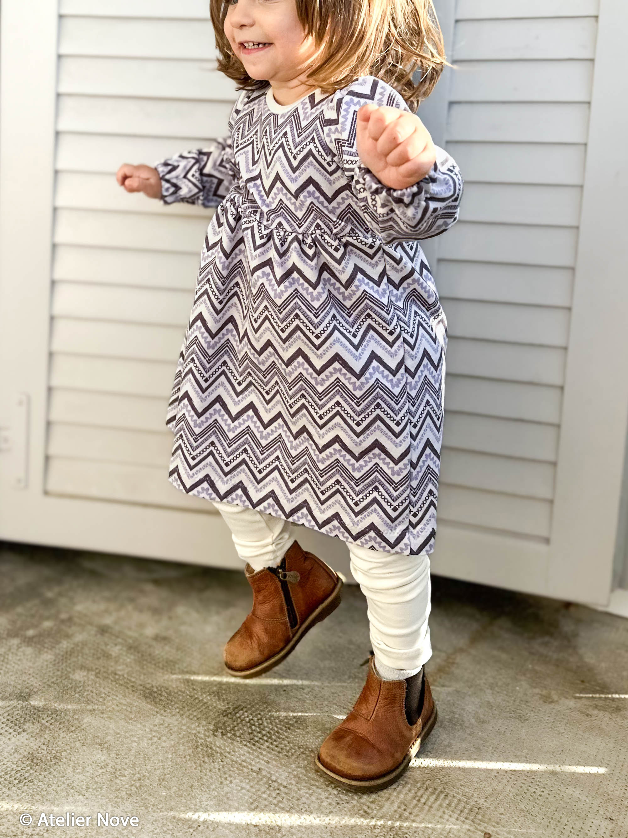 000009 Plain, off white