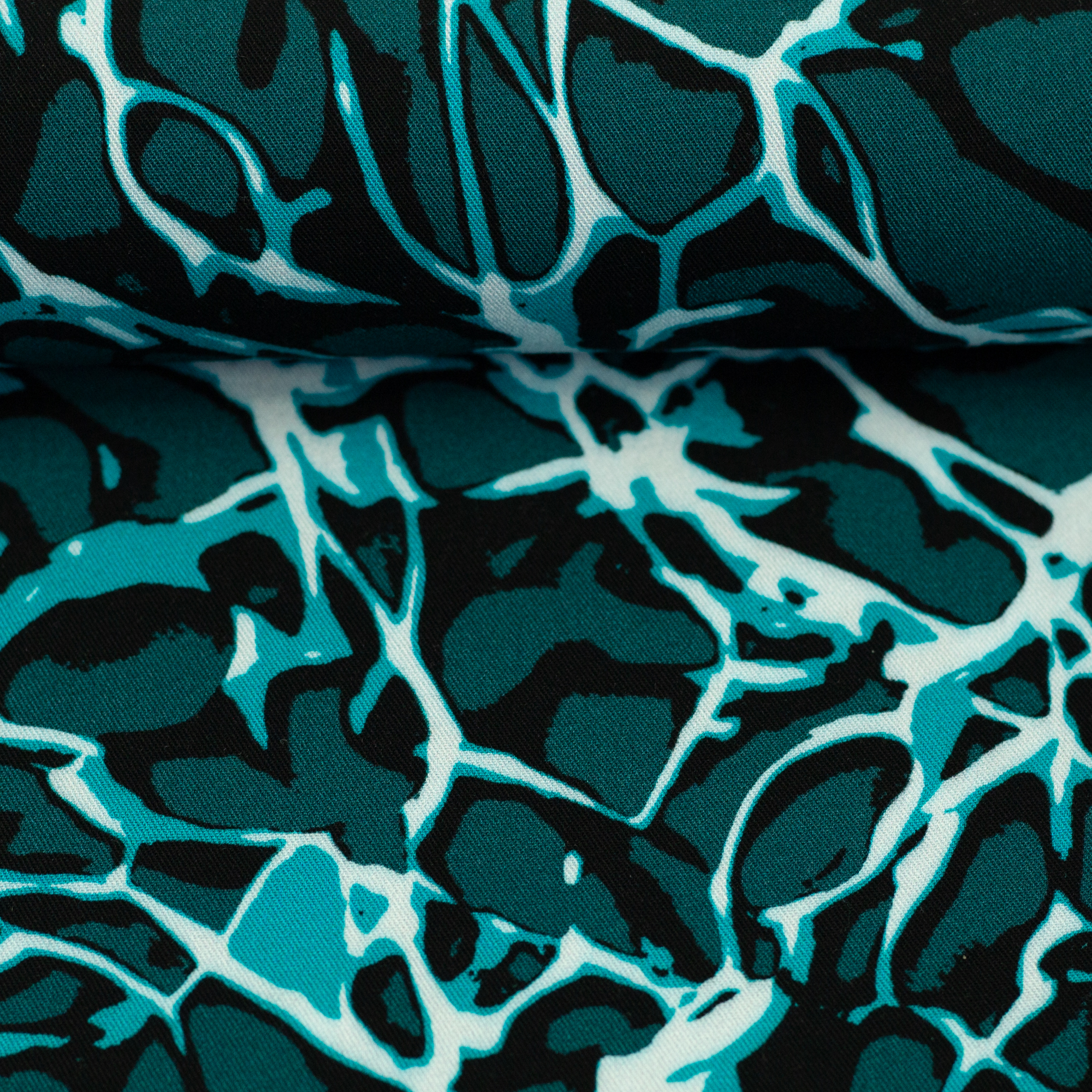 Pop Art Waves by Thorsten Berger, Viskose Webware