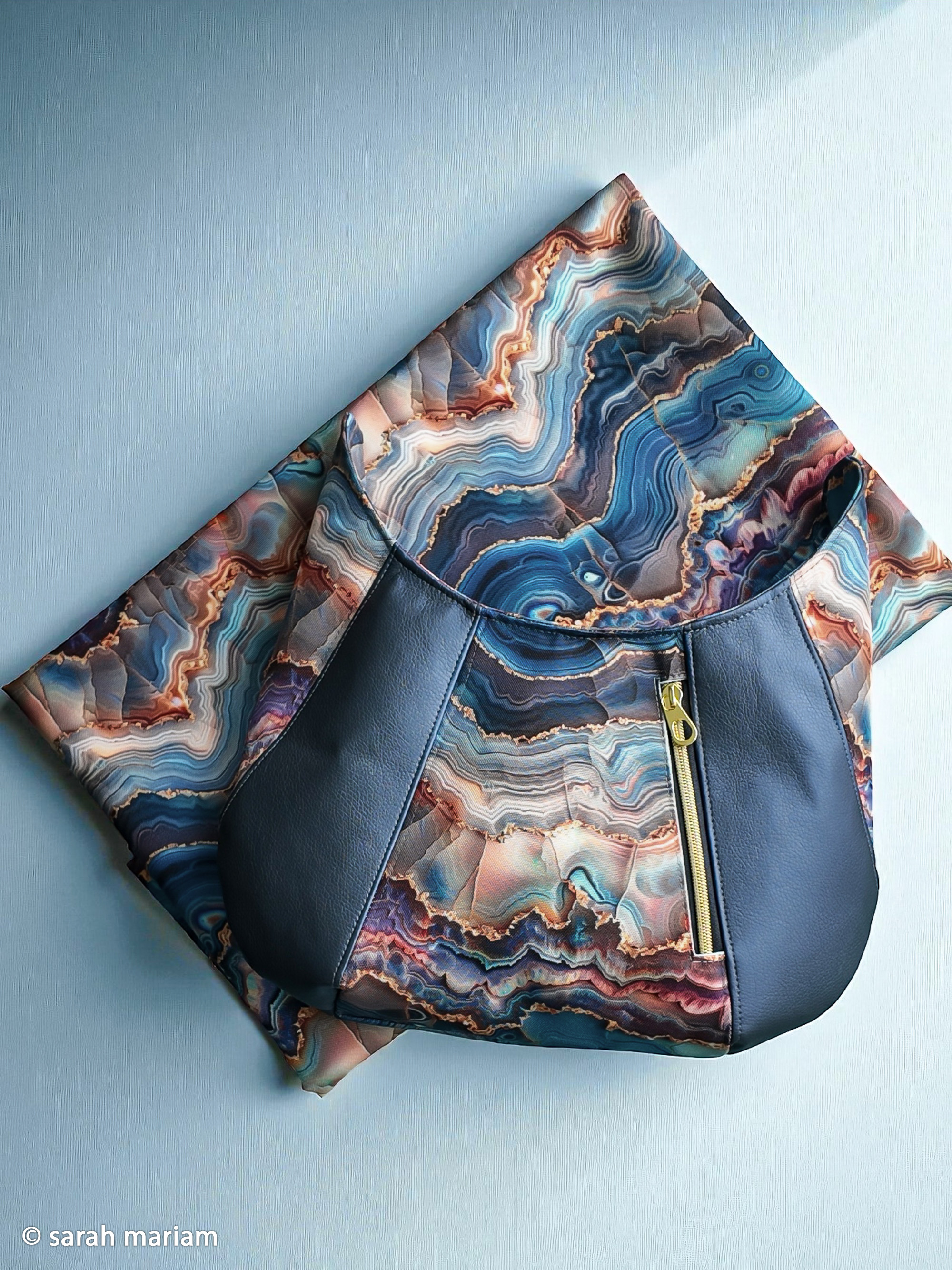 Flowing Bloom by Sarah Mariam Martindale >60.000, **wasserabweisend**, Polyester Webware