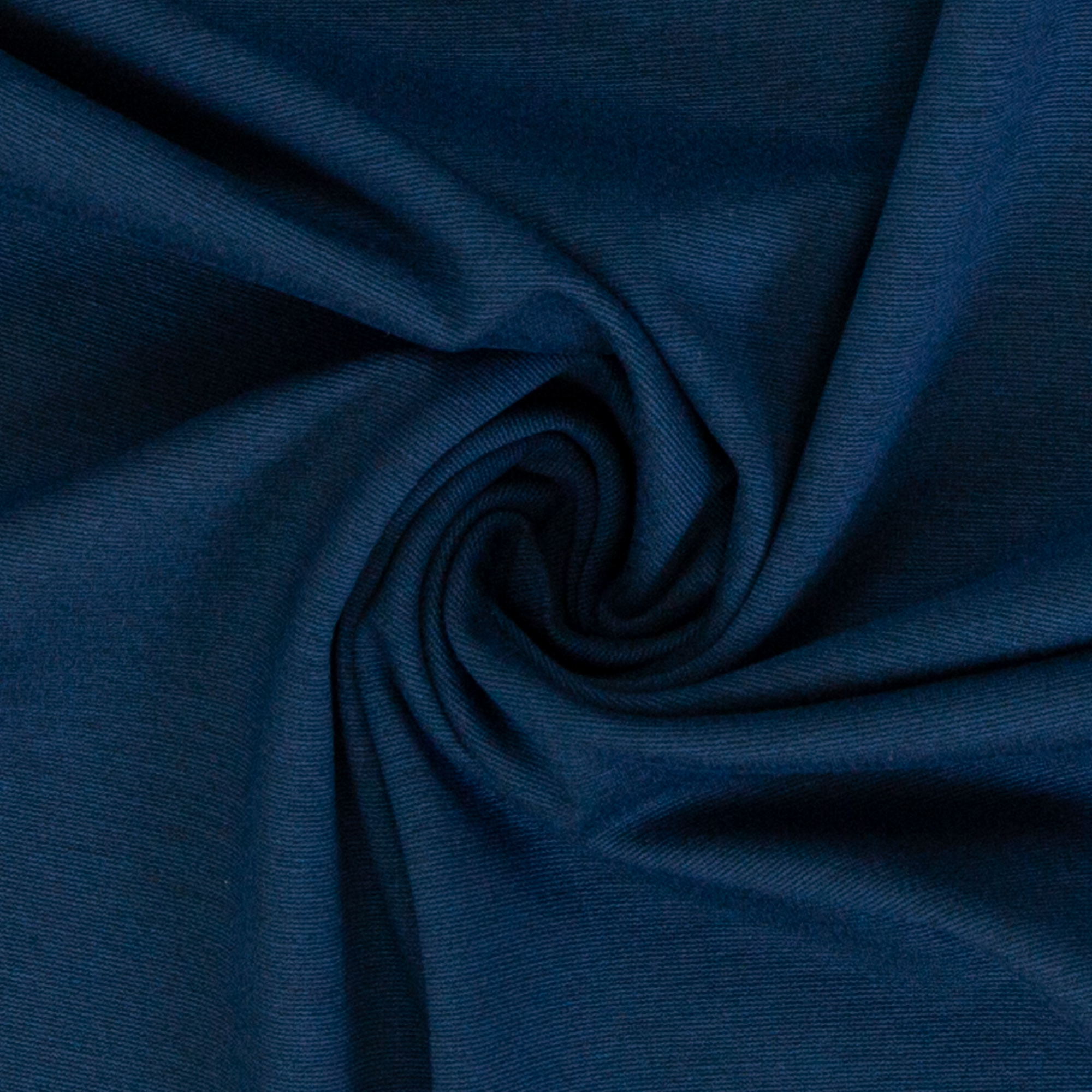 Modena – Romanitjersey in jeansblau, drapiert dargestellt