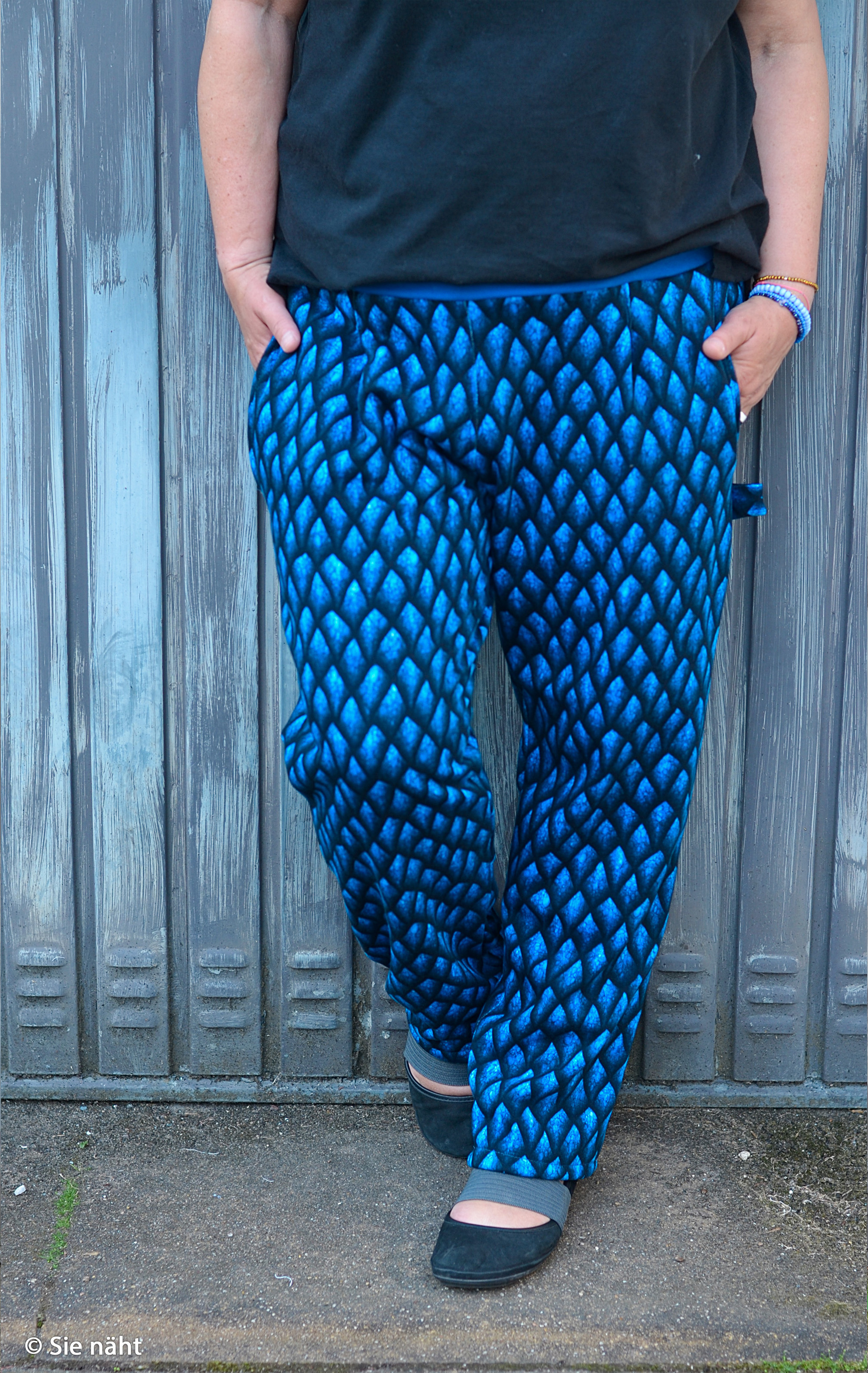 947255 Drachenschuppen, blau