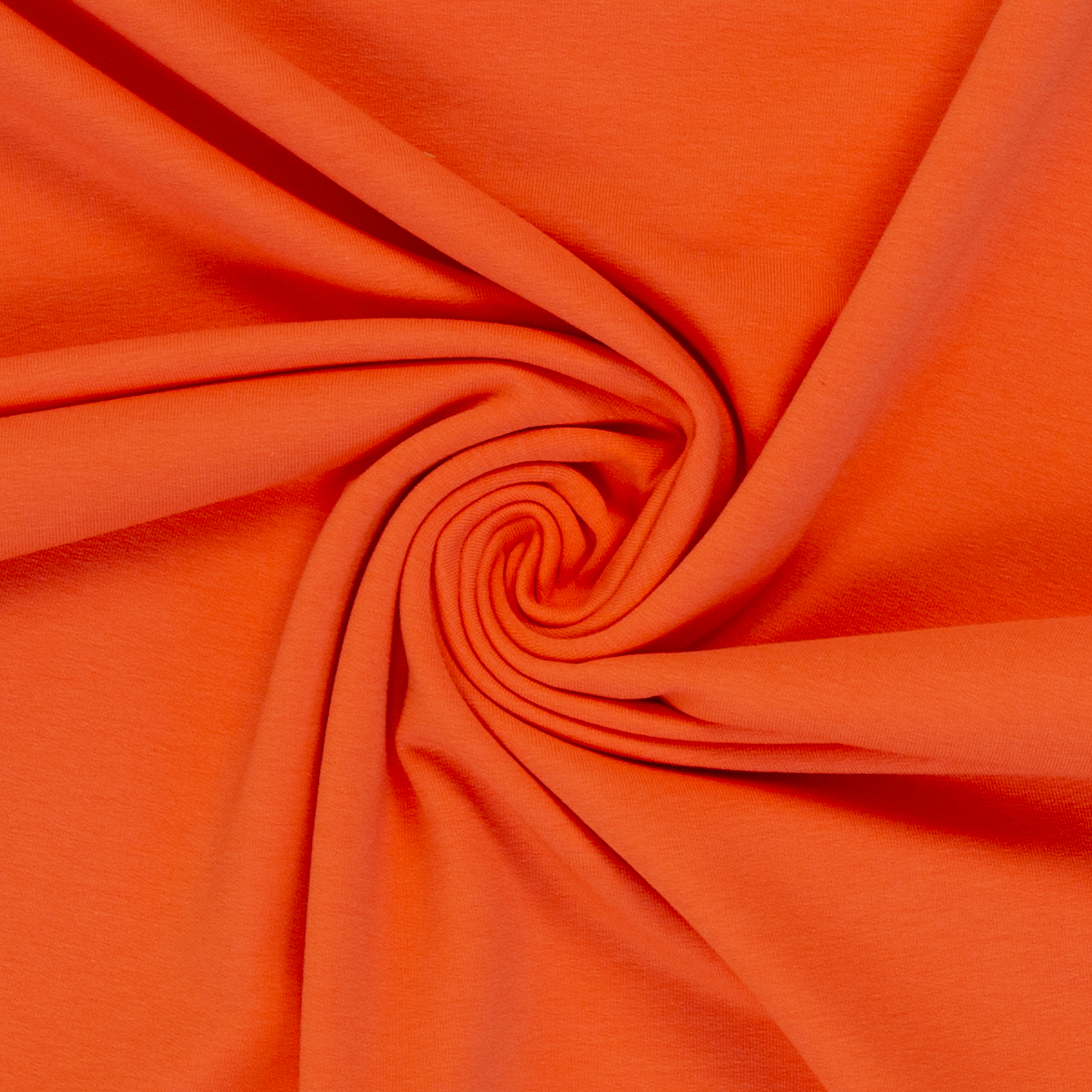 Maike FS27 – French Terry in orange, drapiert dargestellt