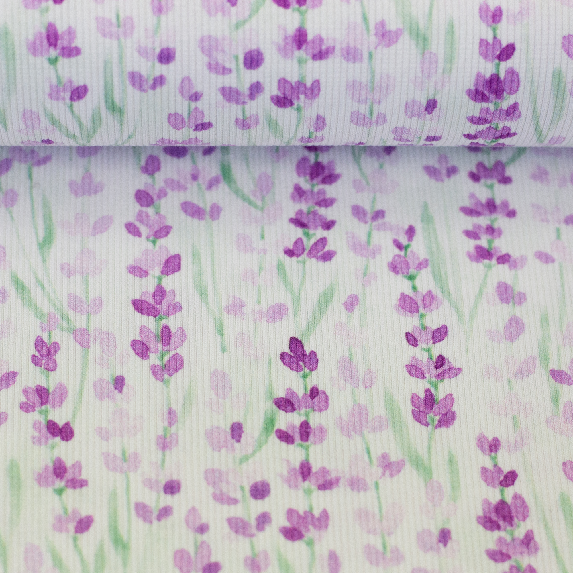 Lavender von Hipsomhap in naturweiß (ecru), auf dem Stoffballen