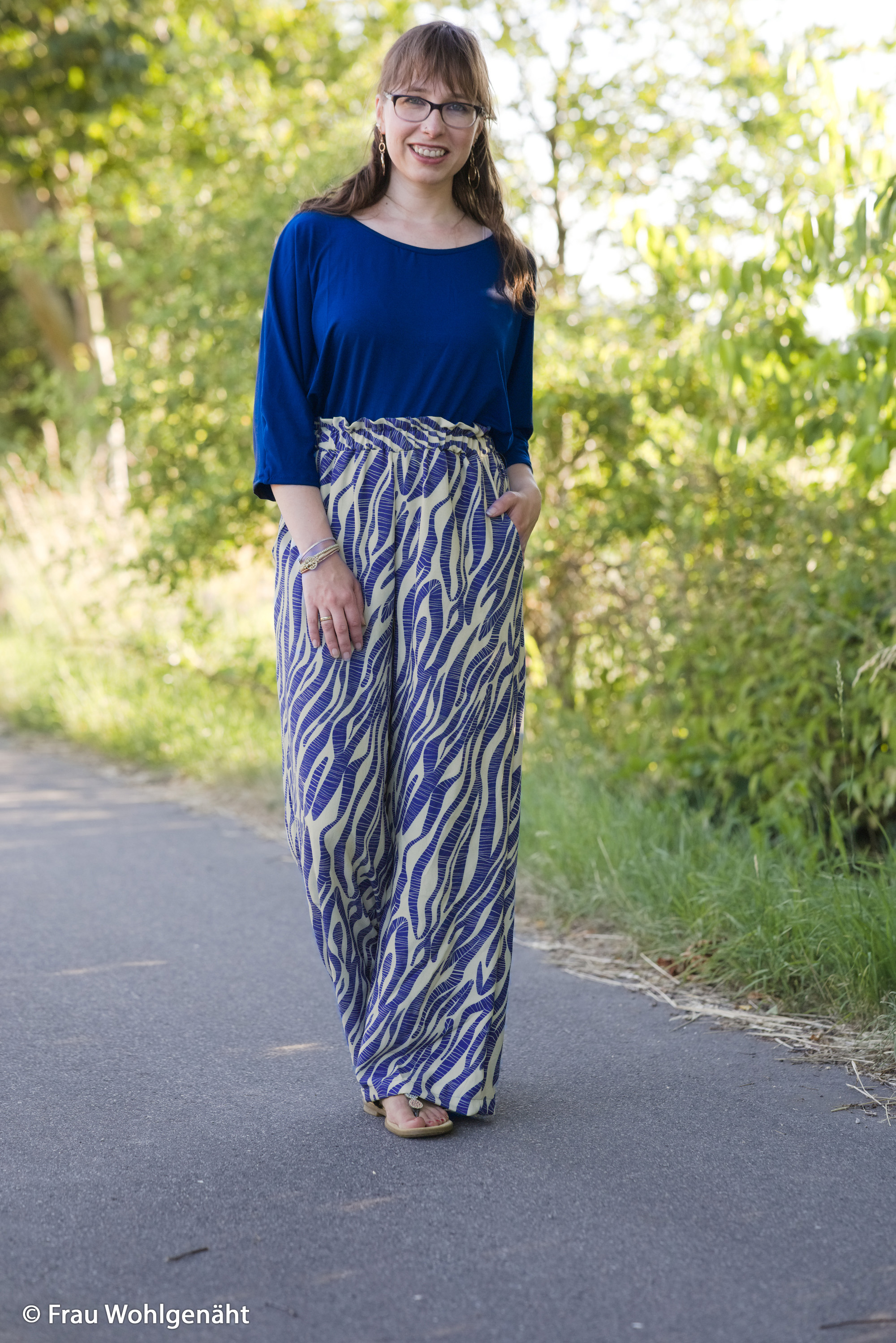 000597 Plain, dark blue