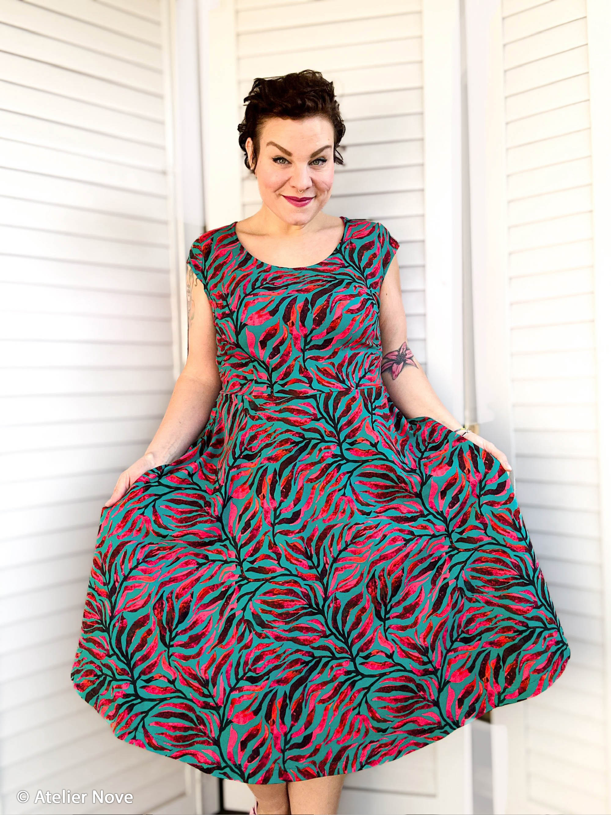 882747 Leaves, pink/teal