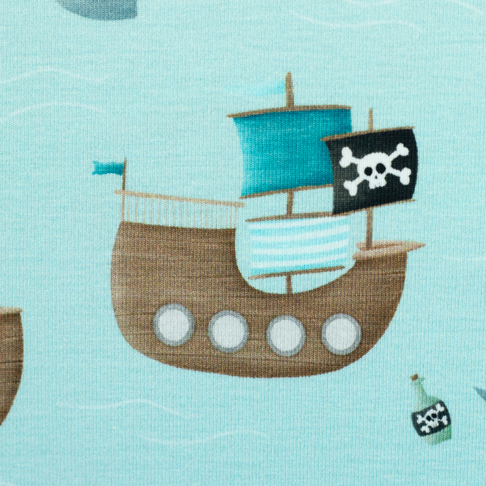 808251 Piratenschiffe, Papageien, hellblau