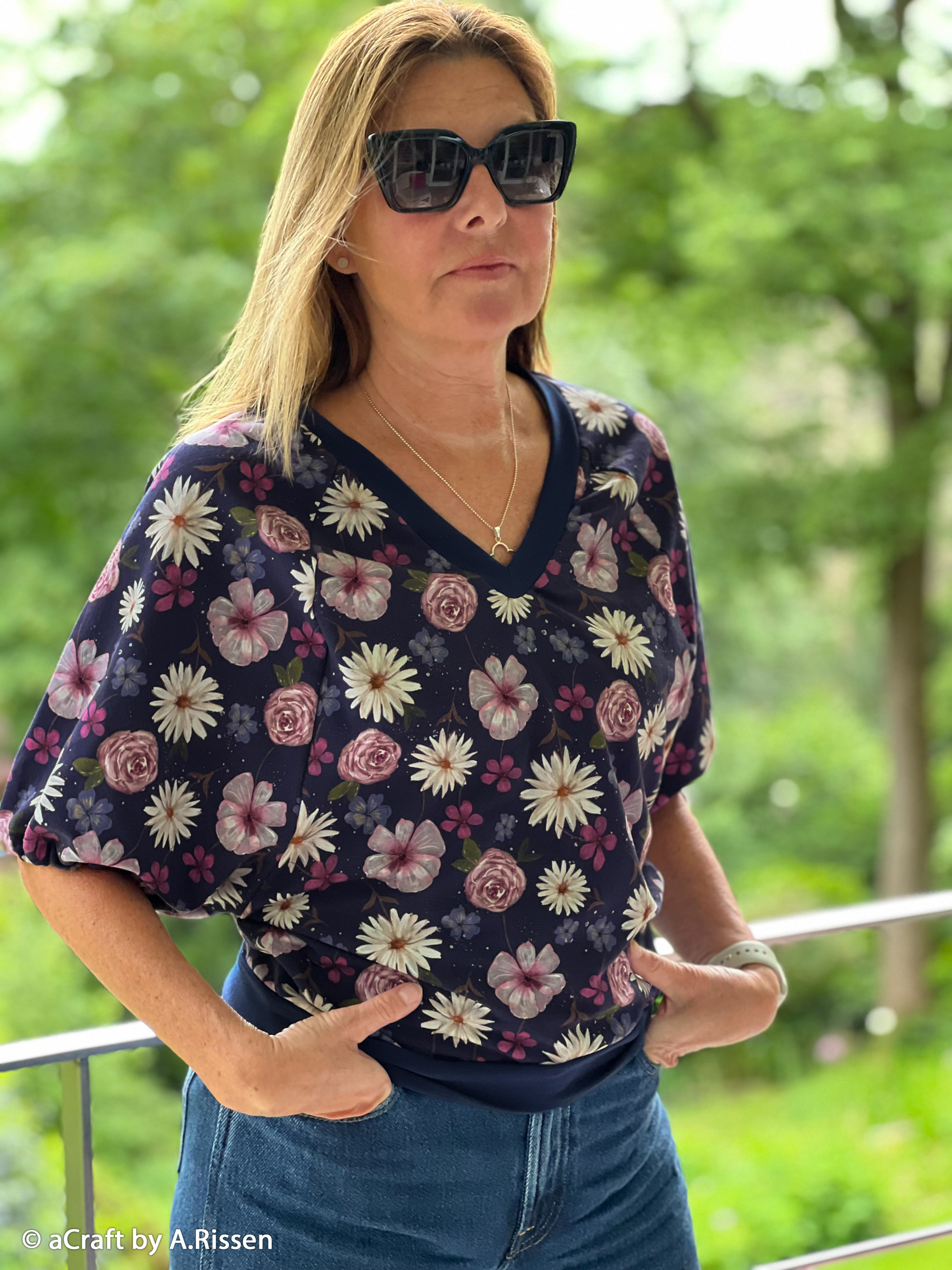 256598 Blüten, altrosa/dunkelblau