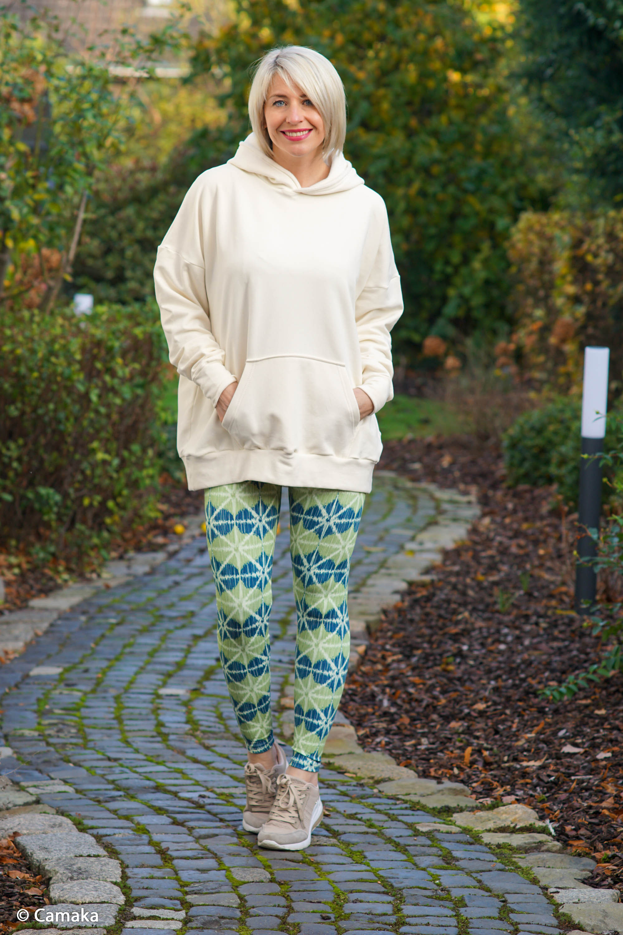 000009 Plain, off white