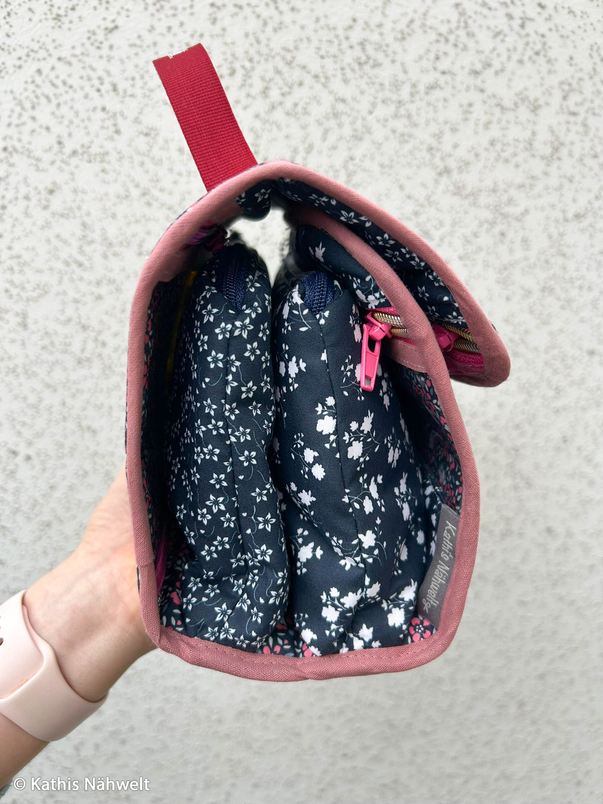 Sewing project by Kathis Nähwelt made with Floral and Romance, in dark blue