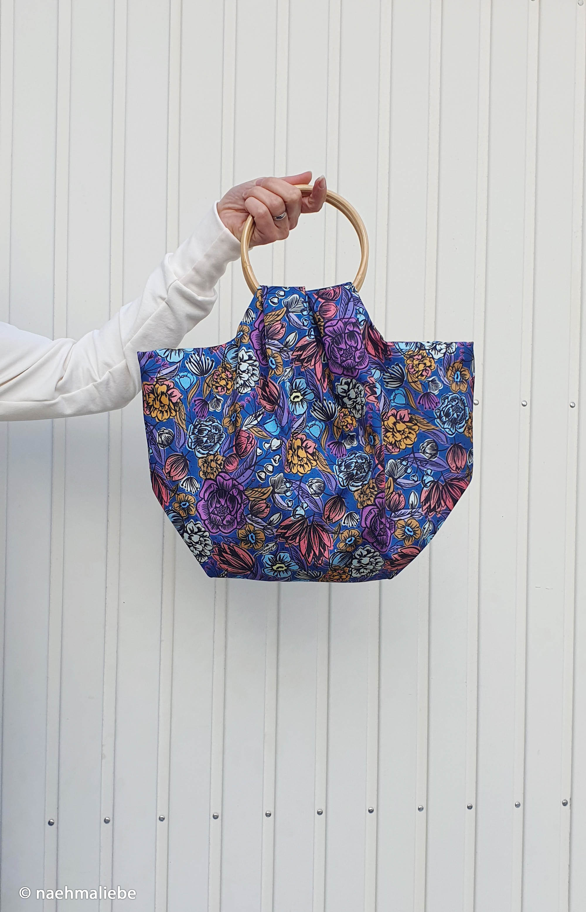 100256 Blumen, bunt/blau