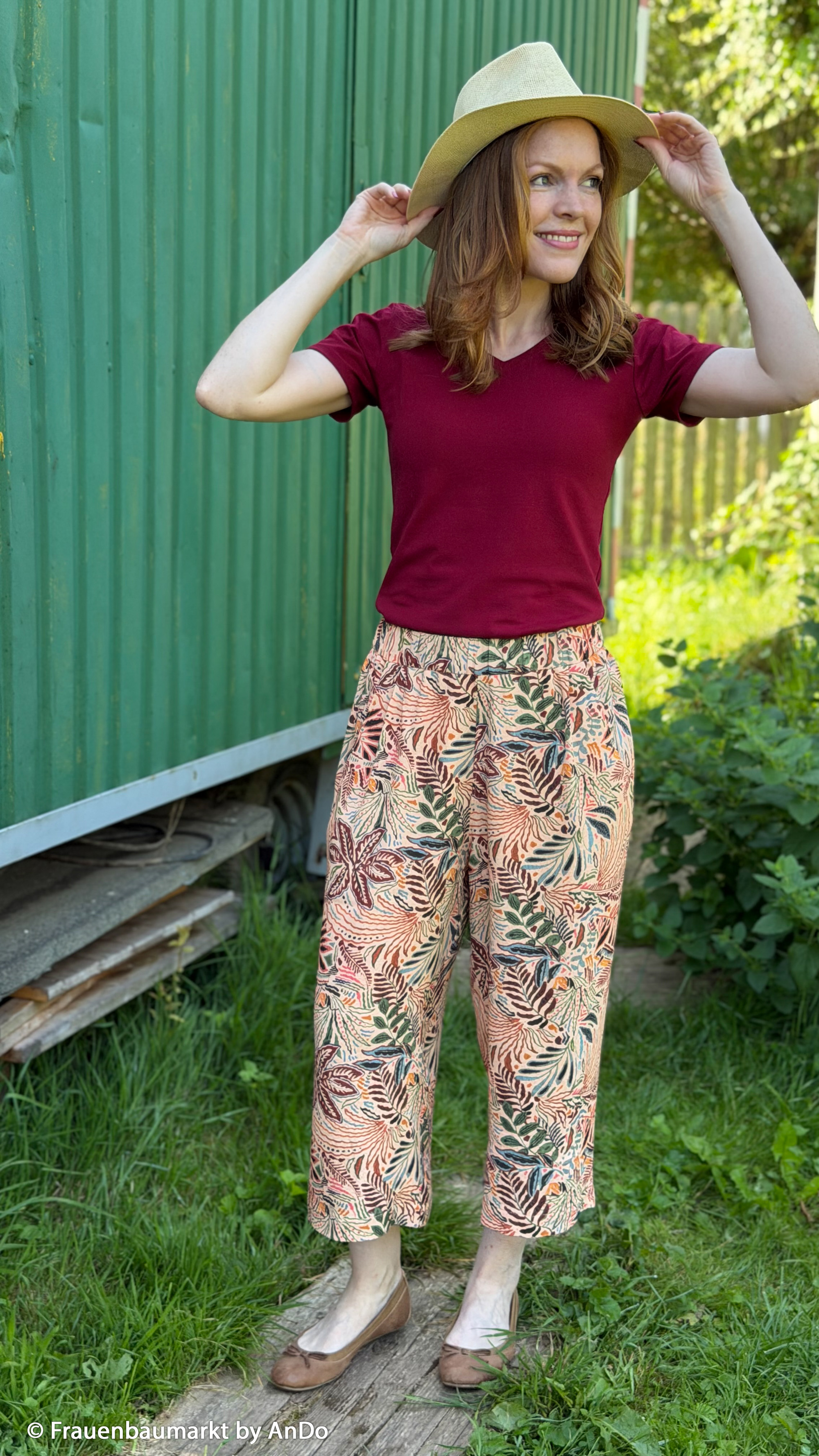 683420 Floral, apricot