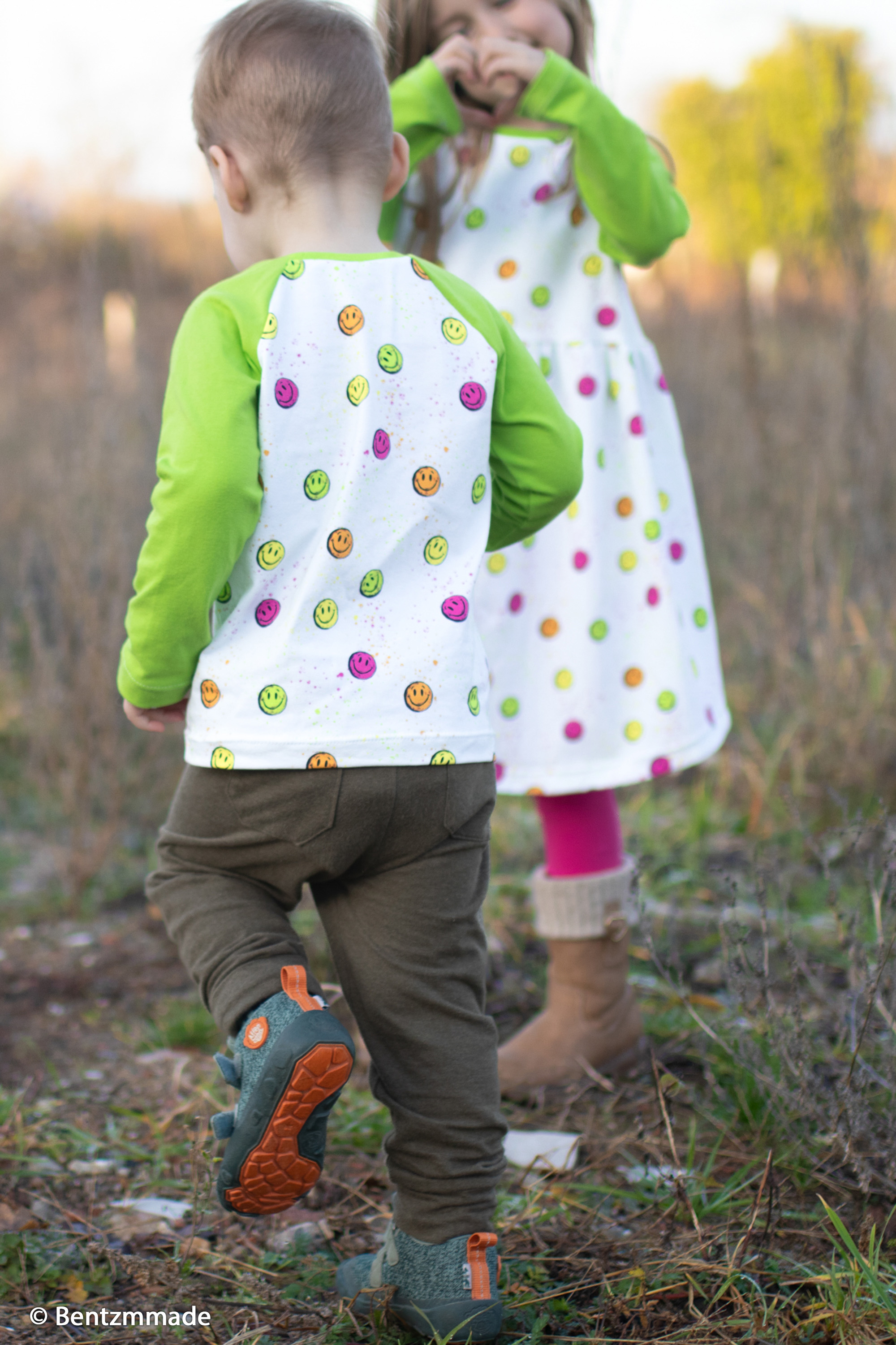 776011 lachende Gesichter, weiß