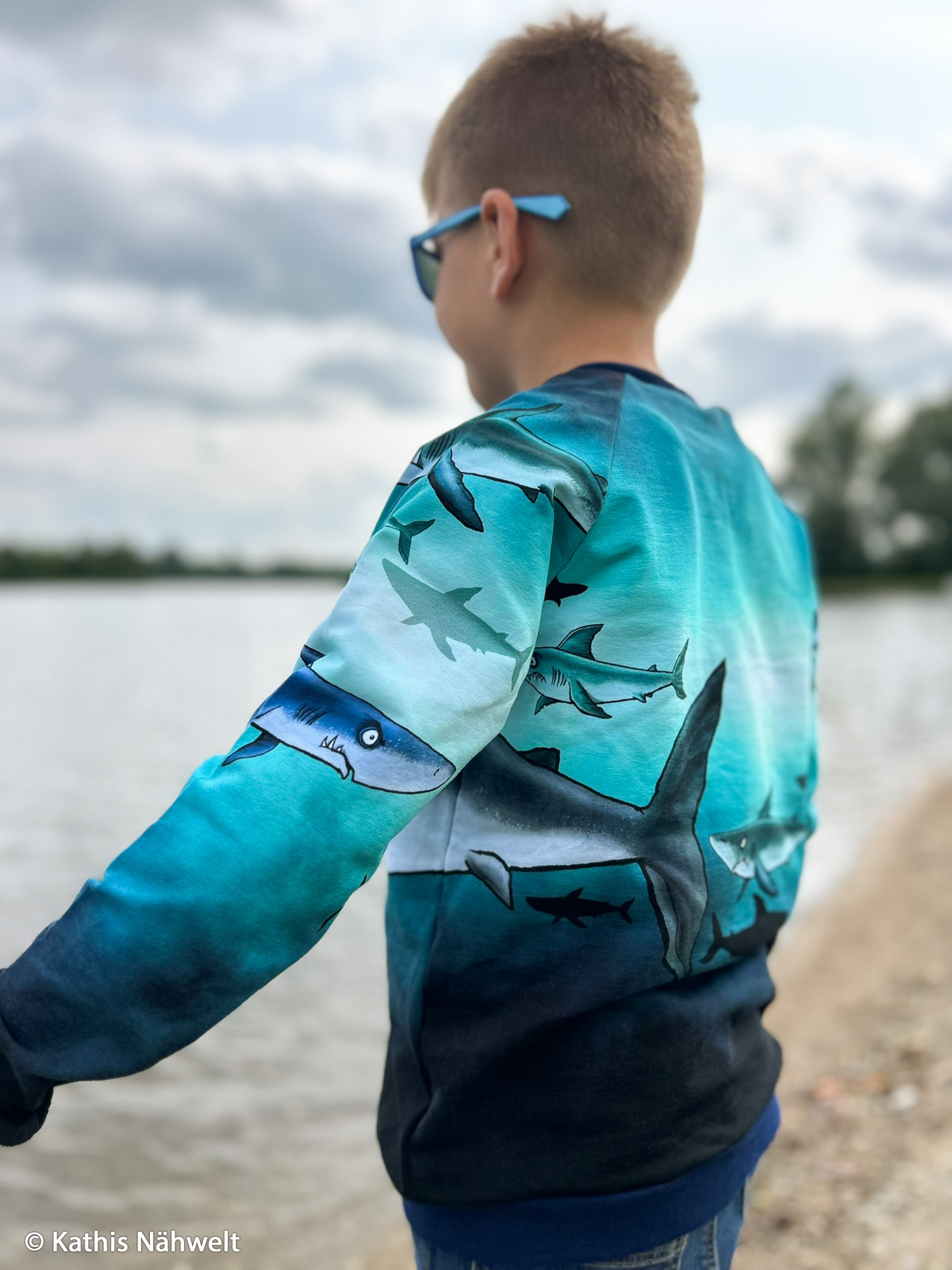 200746 Sharks, small, aqua, approx. 85 cm