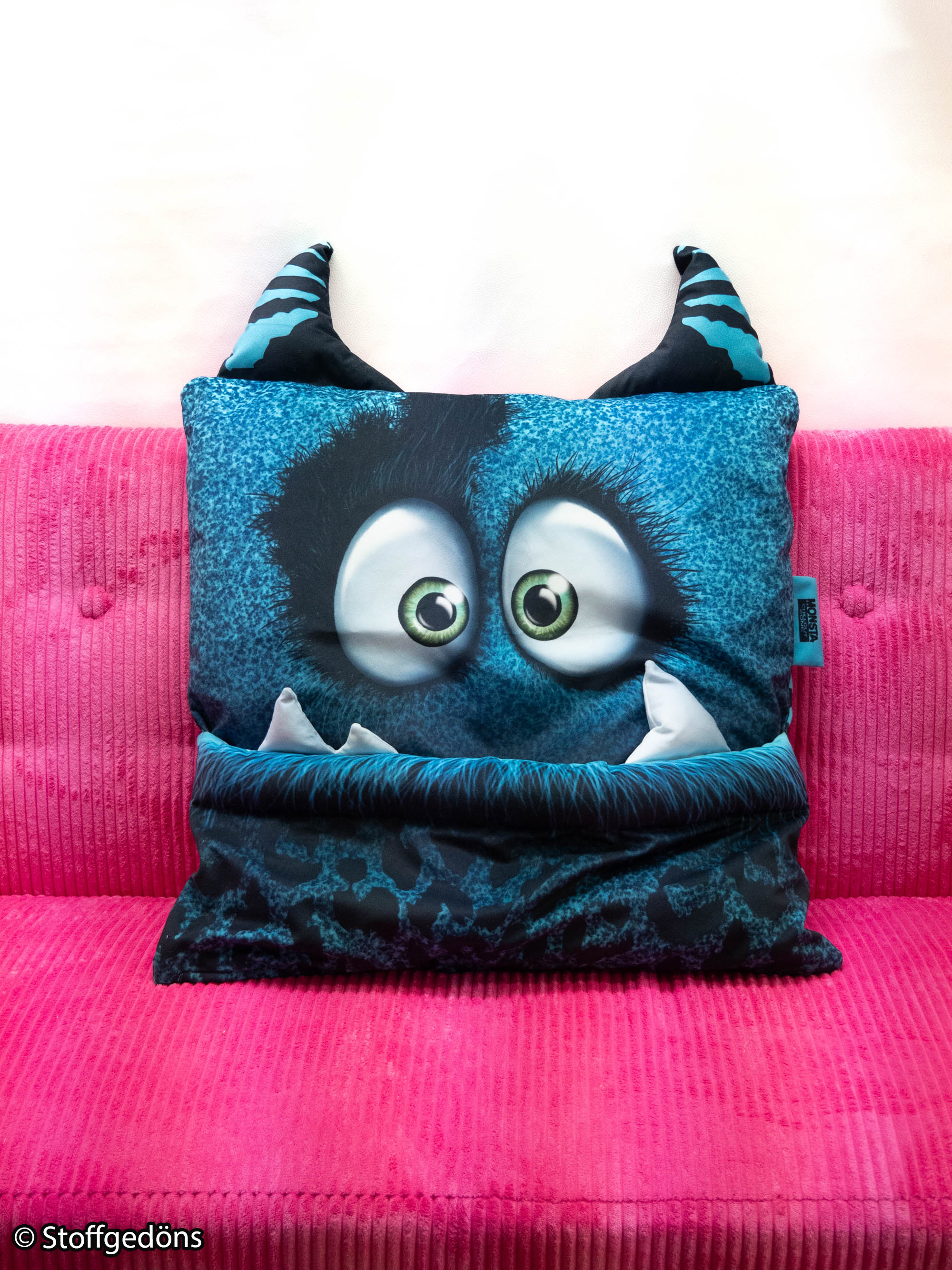Sewing project by Stoffgedoens made with Monsta Pillows, Petrol and H, in petrol
