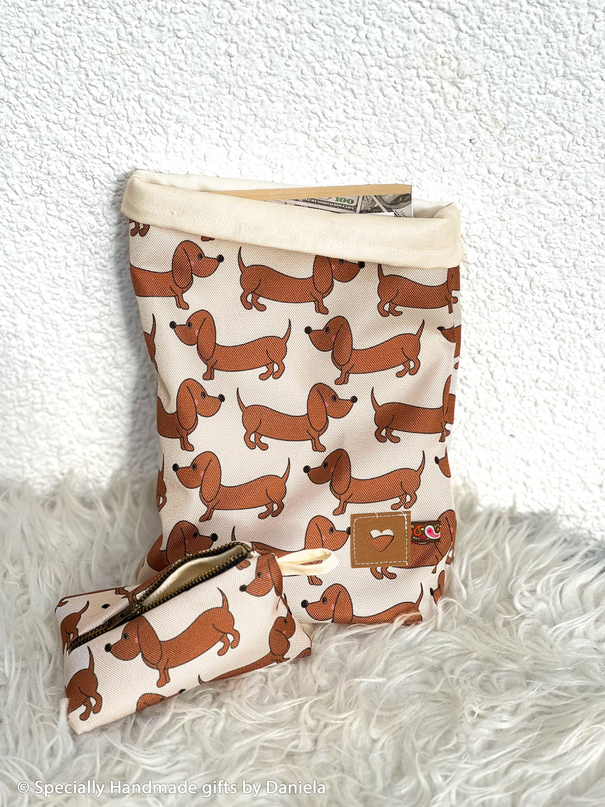 200170 Dackel, braun/hellbeige