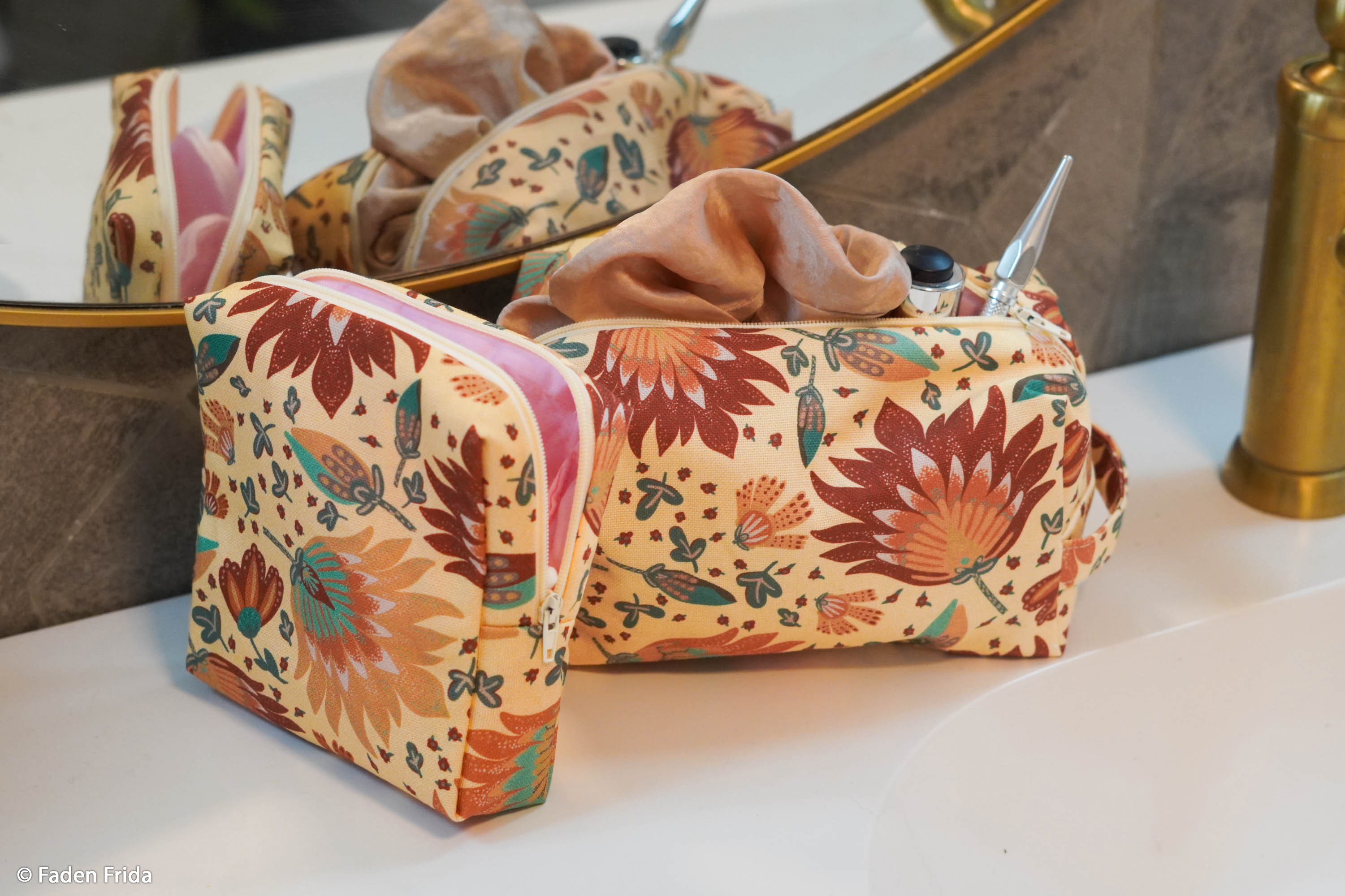 805672 Blumen, terracotta/beige