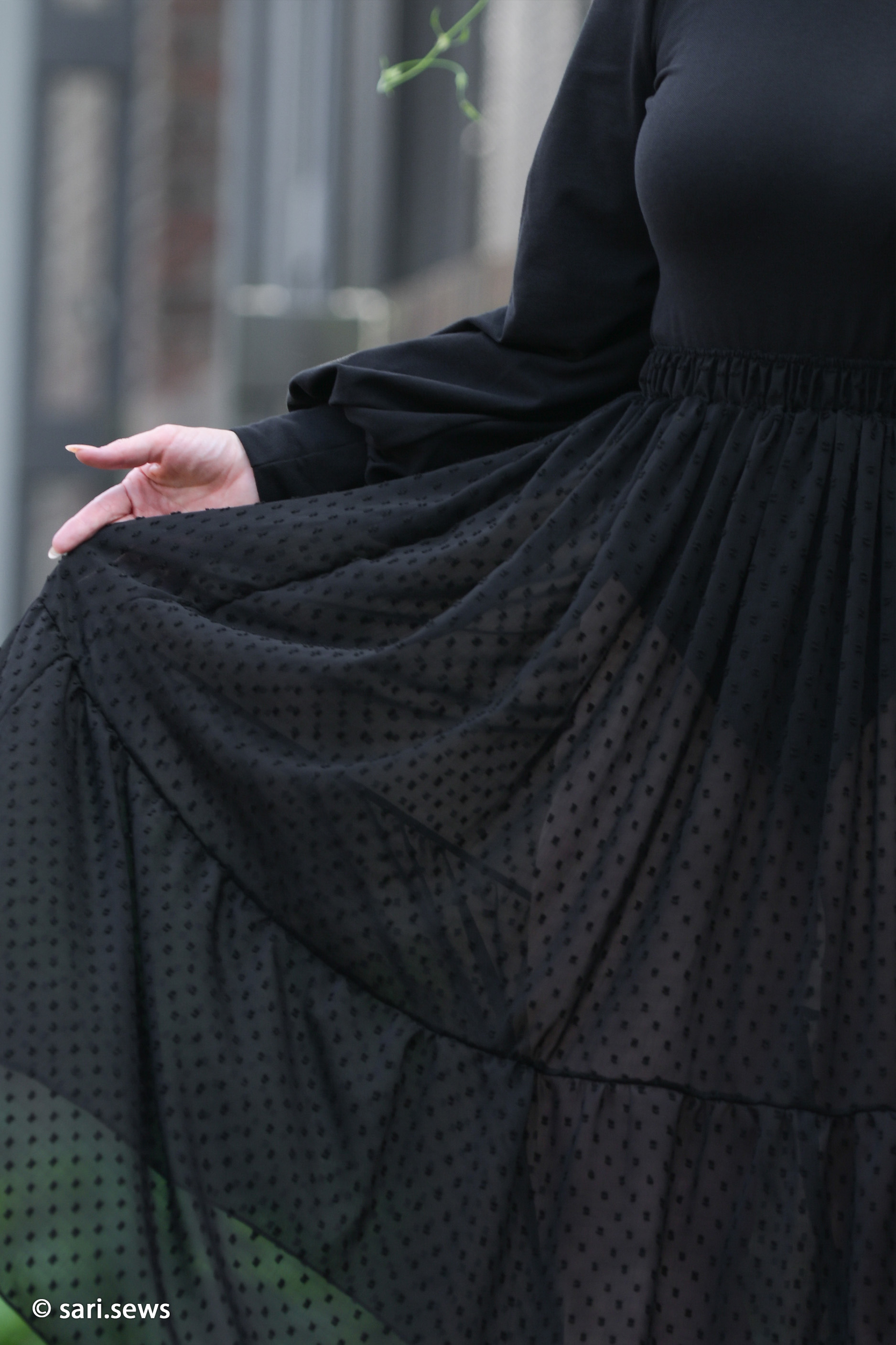 000299 Dots, black